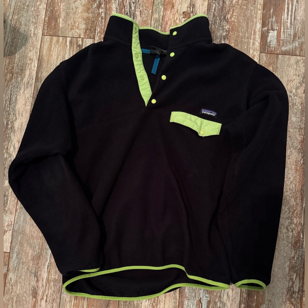 Black PATAGONIA Synchilla Fleece